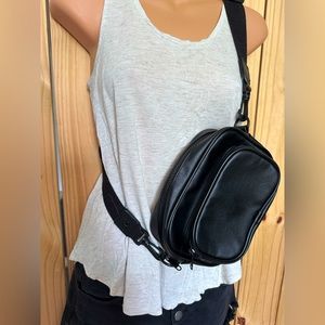 Black crossbody day travel bag
